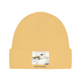 Beanie Nordsee Möwe mit Strand und Touristen im Hintergrund