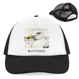Retro Trucker Cap Nordsee Möwe mit Strand und Touristen im Hintergrund