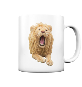Tasse mit Fotodruck Löwe mit aufgerissenem Maul in Stofftier-Optik