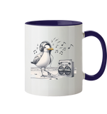 Tanzende Möwe mit Kaputze und Kopfhörer am Strand Nordsee Tasse zweifarbig